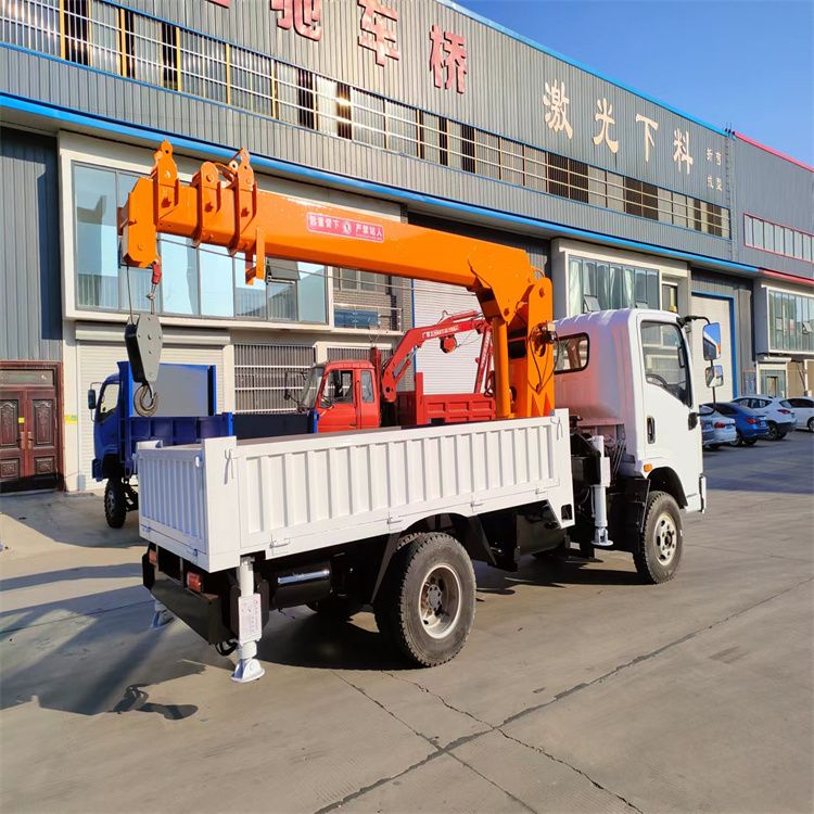 肇庆市三轮随车吊定制 农用改装机自备吊中瑞长期出售